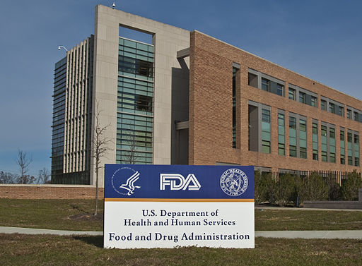 FDA_Sign_&_Bldg_21_at_Entrance_(5204602349)